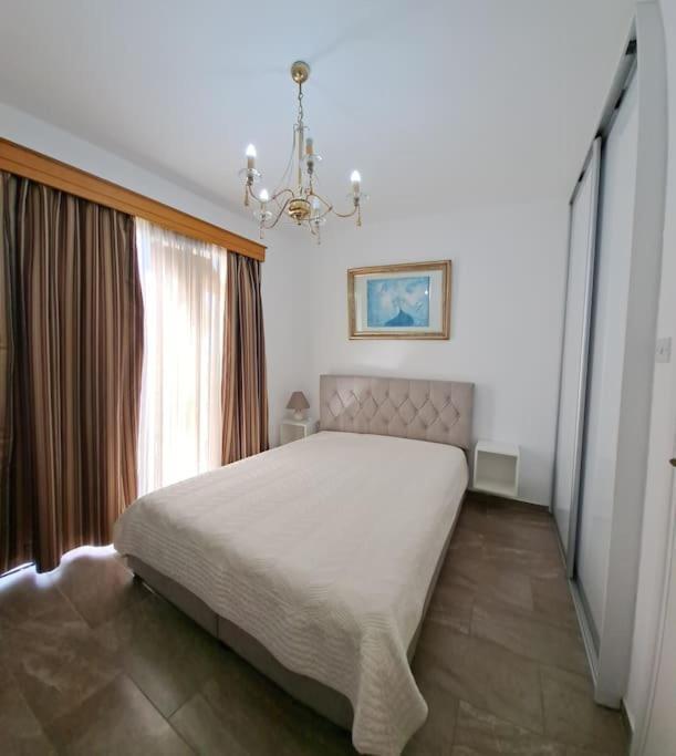 Isabella Court Townhouse Near Venus Beach And Lidl Paphos Exterior photo
